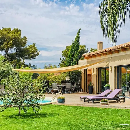 3 Bedroom Gorgeous In Giens *