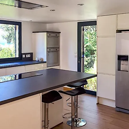 Holiday home 3 Bedroom Gorgeous In Giens
